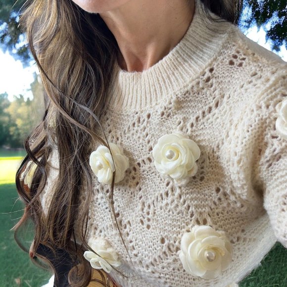 Crop Top Knit Medium Ivory Short Sleeve Crew Neck Decorated Pearls Faux Flowers - Picture 8 of 12